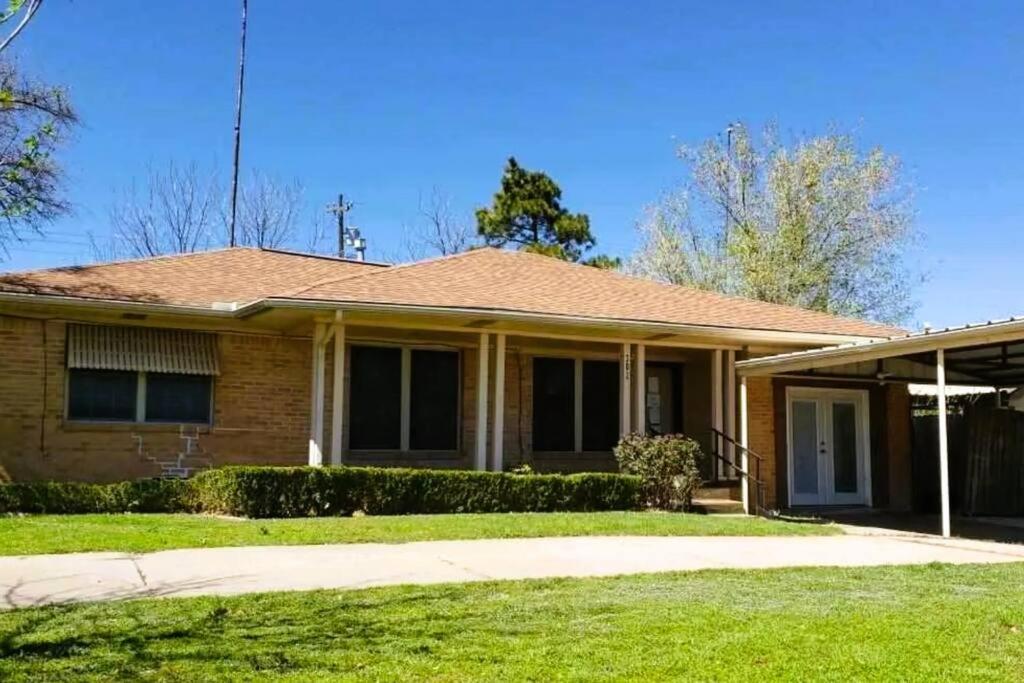 Spacious Lawton Escape With Game Room Near Fort Sill Sleeps 6 Extérieur photo